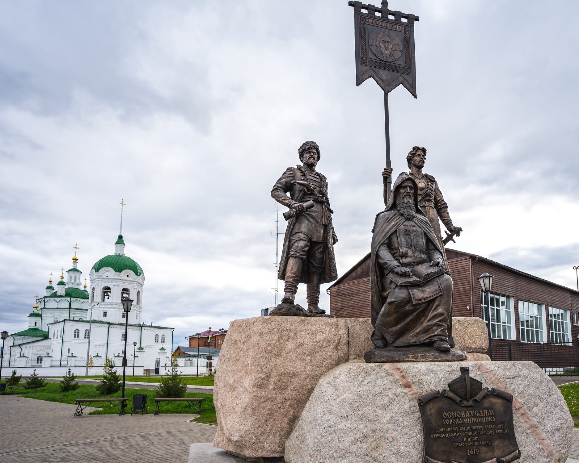 Памятник основателям Енисейска