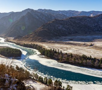 Вид с обзорной площадки у водопада Чечкыш, январь 2021