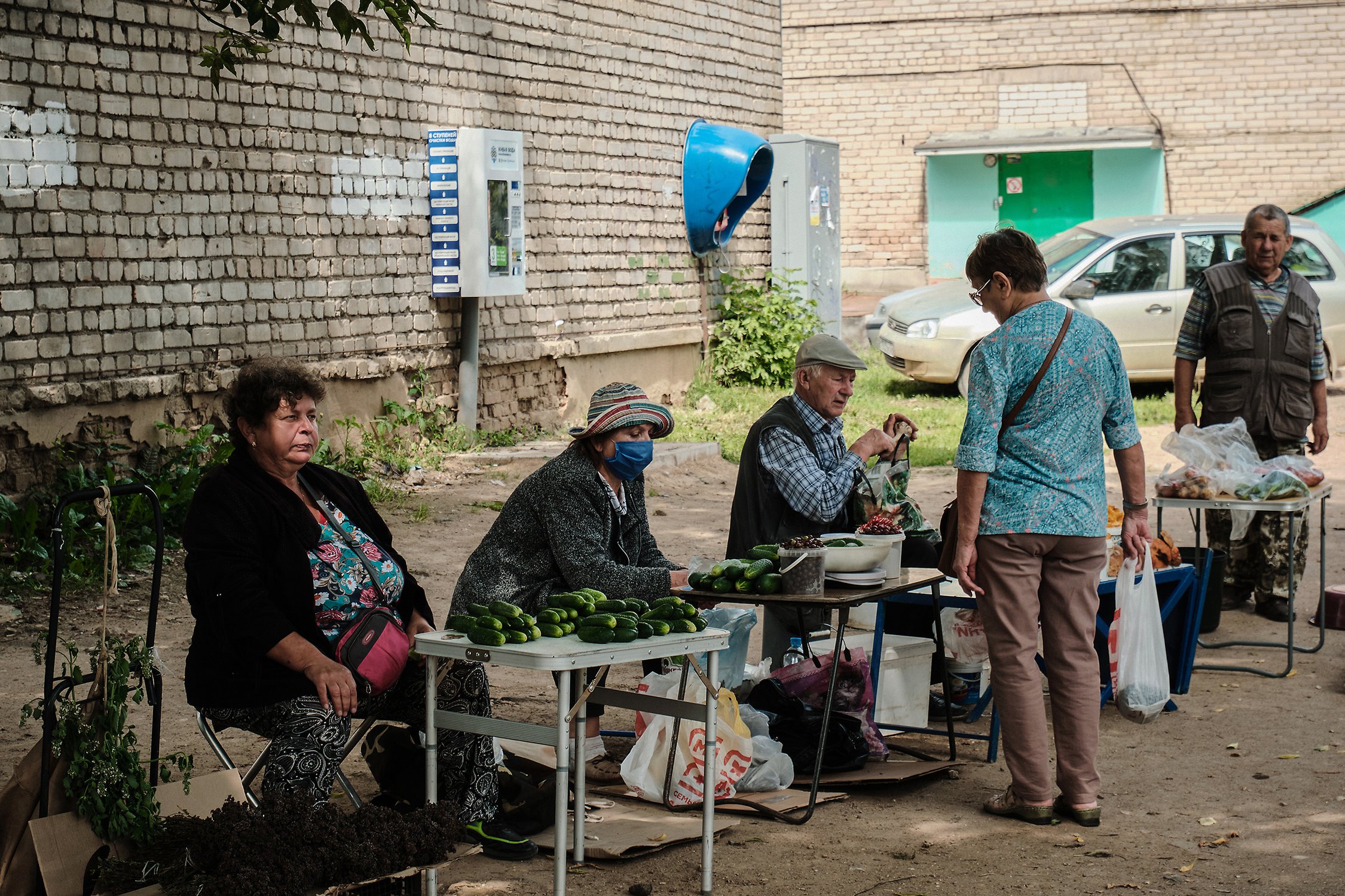 Ржев - стихийный овощной рынок