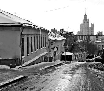 Москва - графичный город (Большой Спасоглинищевский переулок)