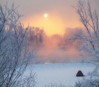 Морозное утро на Енисее, республика Хакасия