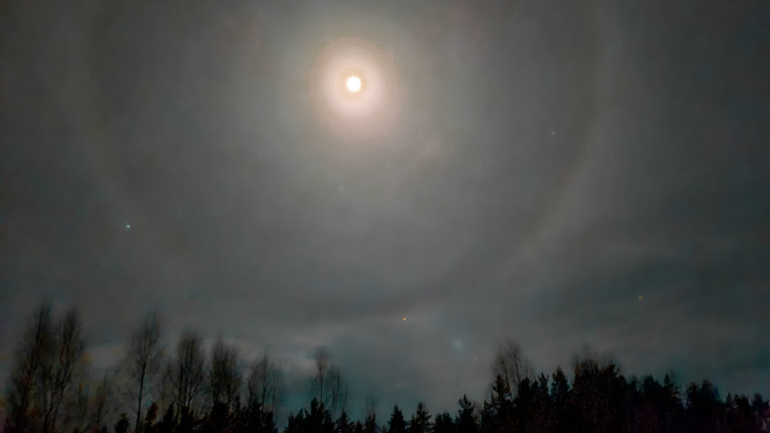 Лунное гало 22 ноября 2021 года Псков