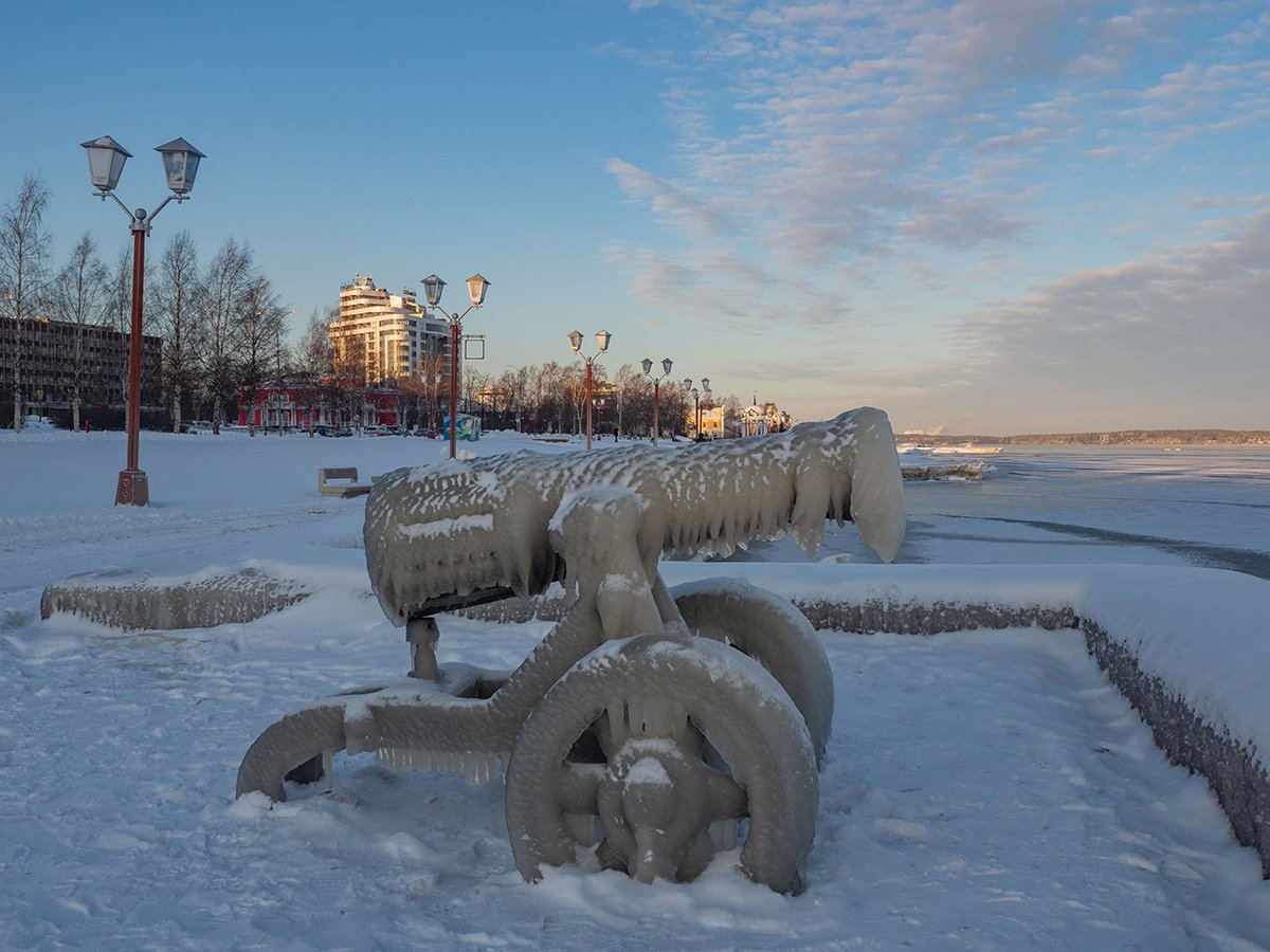 Морозное утро на набережной Петрозаводска