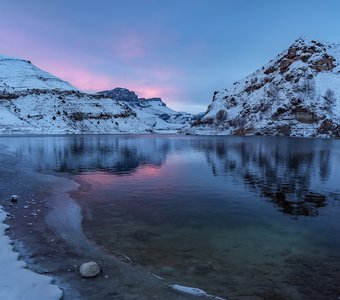 Рассвет на озере Гижгит