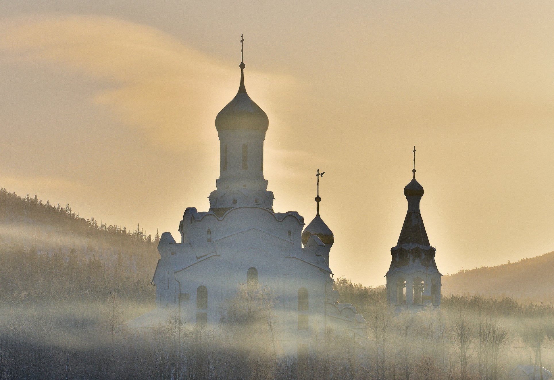 Дорога к храму в тумане