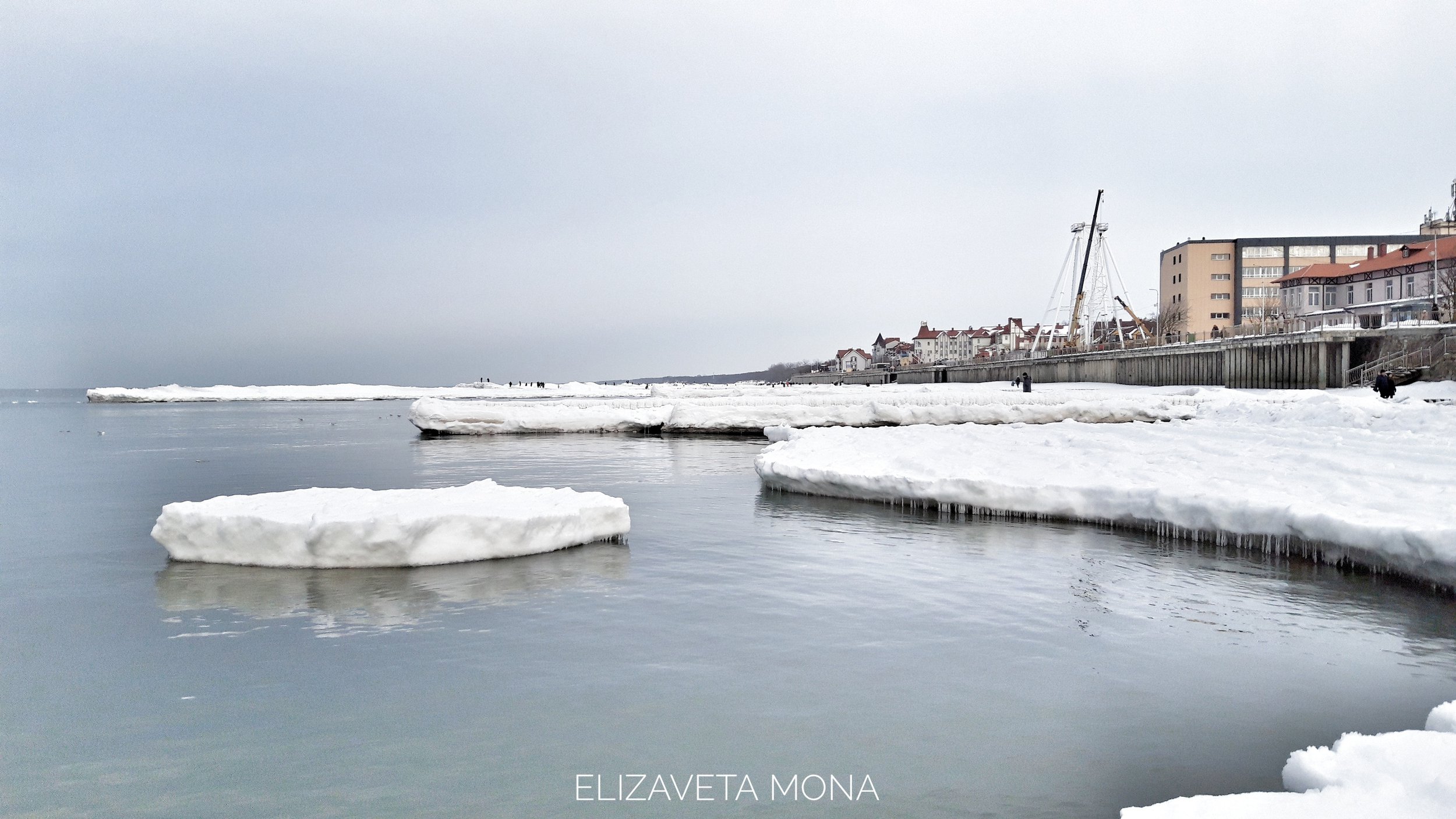 Дрейфующие льдины на Балтике