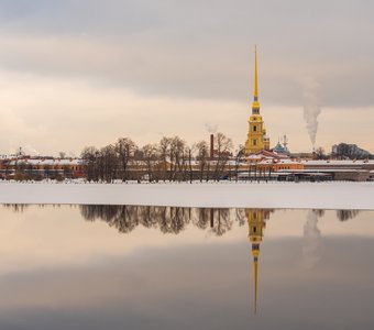 Петропавловская крепость. Вид с Биржевого моста