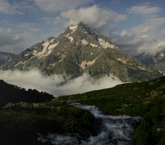 Река бегущая к облакам