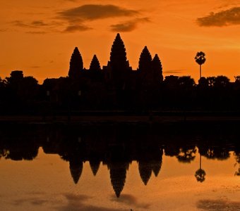 Камбоджа. Рассвет в Ангкор–Ват