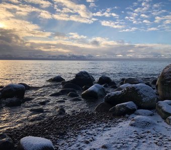 Берег Финского залива. Первый снег.