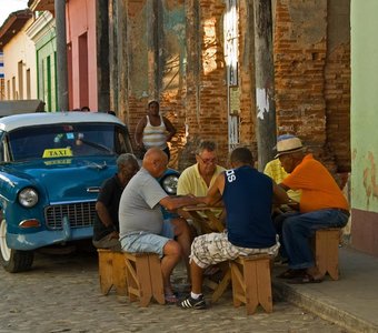 Тринидад, Куба. Отдых таксистов