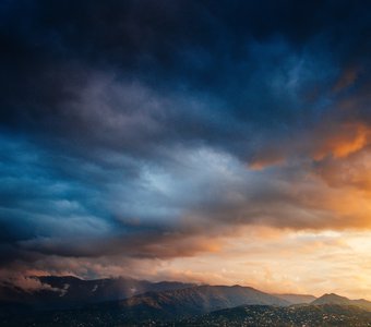 Закат и шторм над горной Аджарией