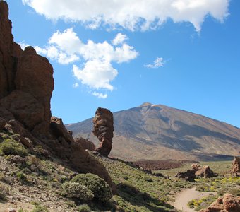 Кальдера вулкана и вид на Тейде. Национальный парк