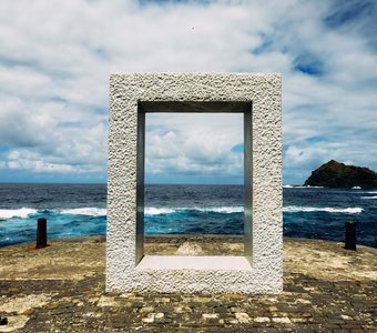 Скульптура «Дверь без двери» г.Гарачико о.Тенерифе