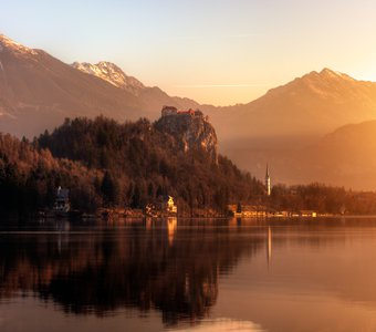 Словения. Рассвет на озере Блед