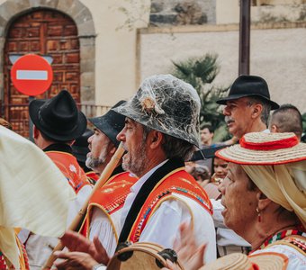 Под паутиной времён