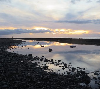 А в воде, отражаясь, плывут небеса