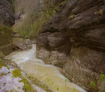 Река Курджипс в Гуамском ущелье