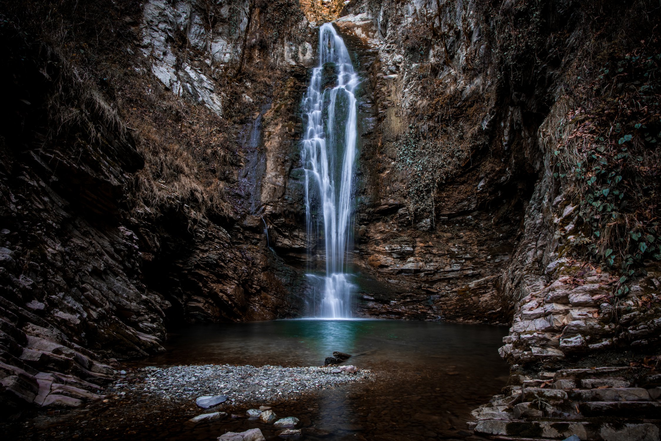 Зимний водопад в национальном парке «Ажек»