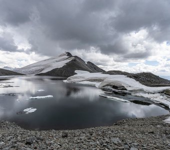 Алтай. Озеро на перевале