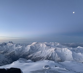 Горы спят, вдыхая облака