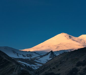 Рассветный Эльбрус