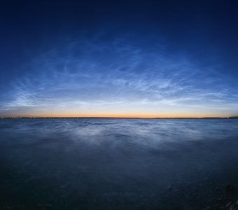 Серебристые облака над озером Аргаяш