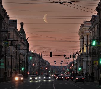Луна над Невским проспектом 2021