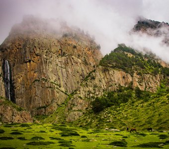 под облаками