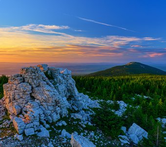 Хребет Зюраткуль на закате