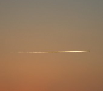 Самолет на закате
