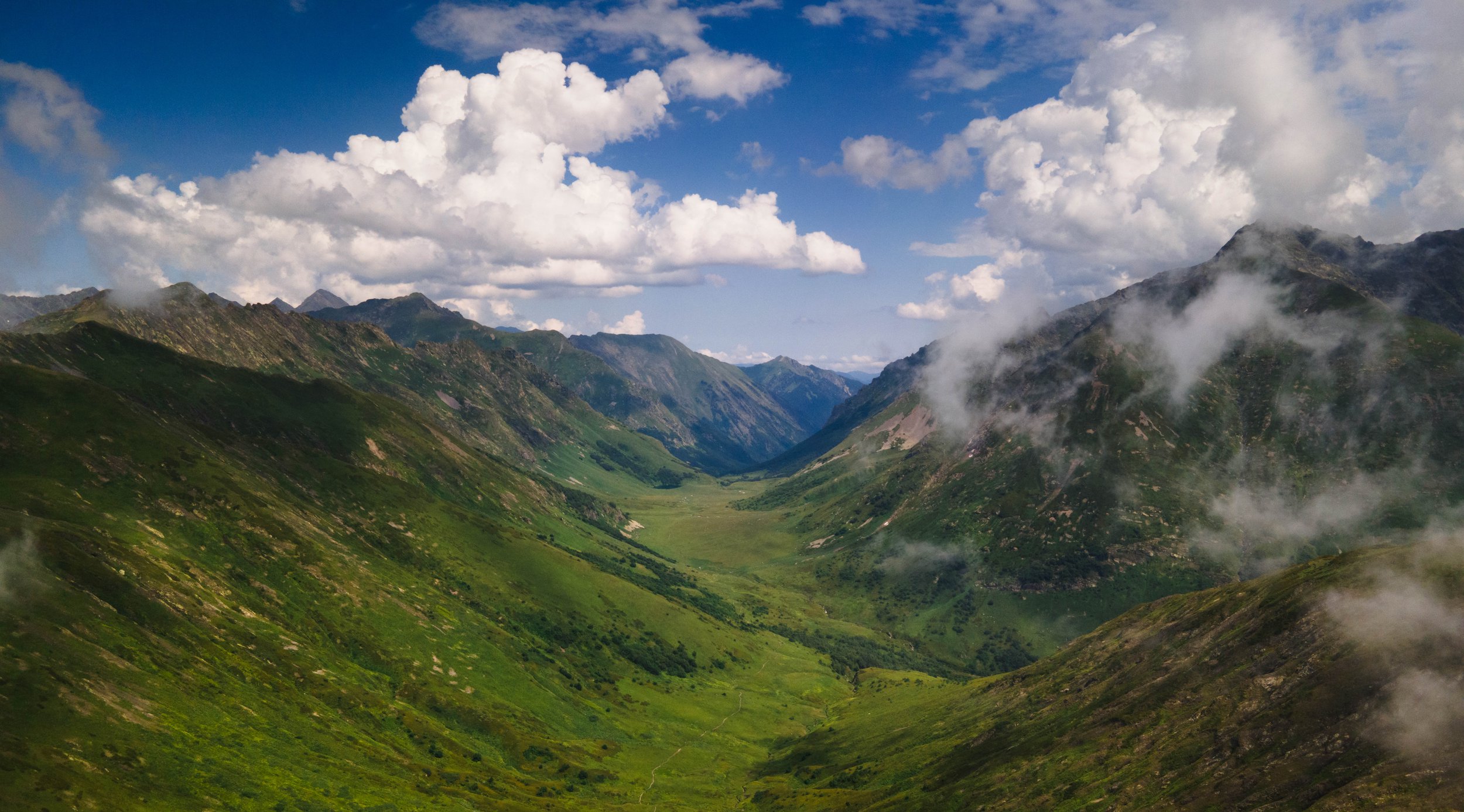 Панорама Бзерпинского карниза