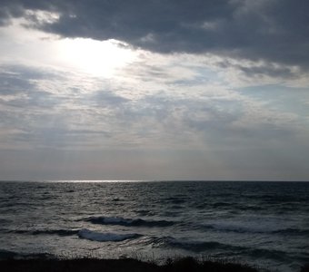 Луч света в вечернем закате