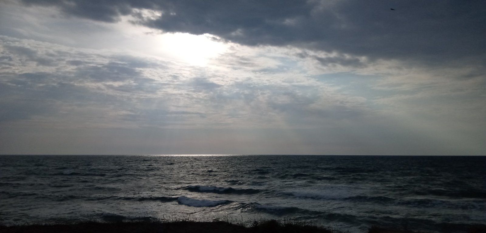 Луч света в вечернем закате