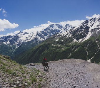 На пути к водопаду. Приэльбрусье