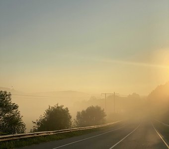 Дорога, рассвет и новый день на Сахалине