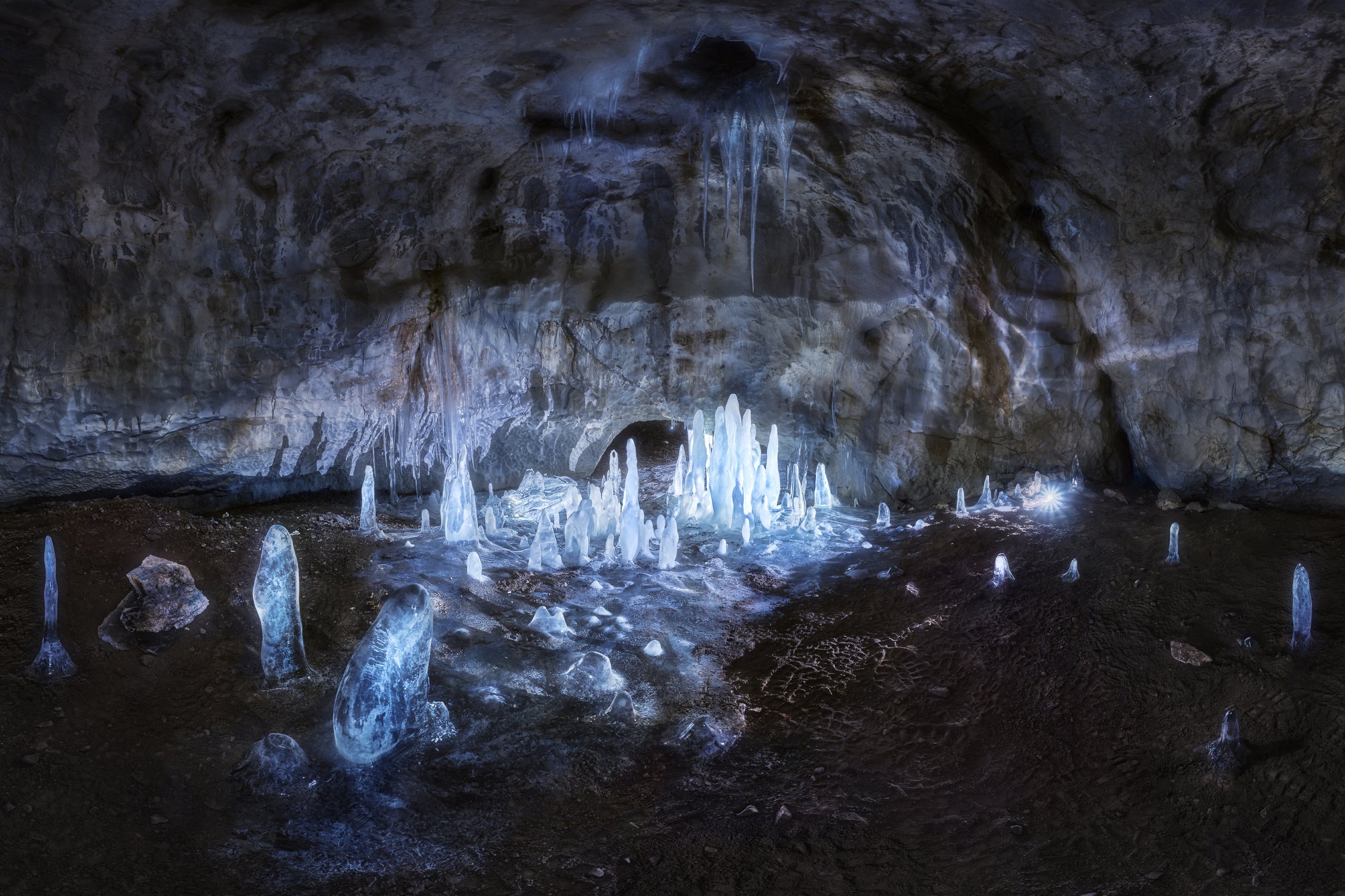 Купольный зал Санболийских пещер