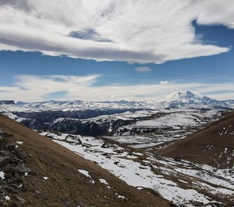 панорамный вид на гору Эльбрус