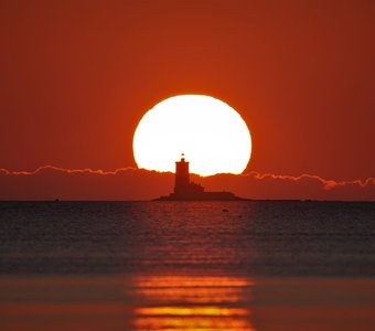 Закат солнца над Маяком Толбухин🌝 Финский залив, 30 августа'21📷