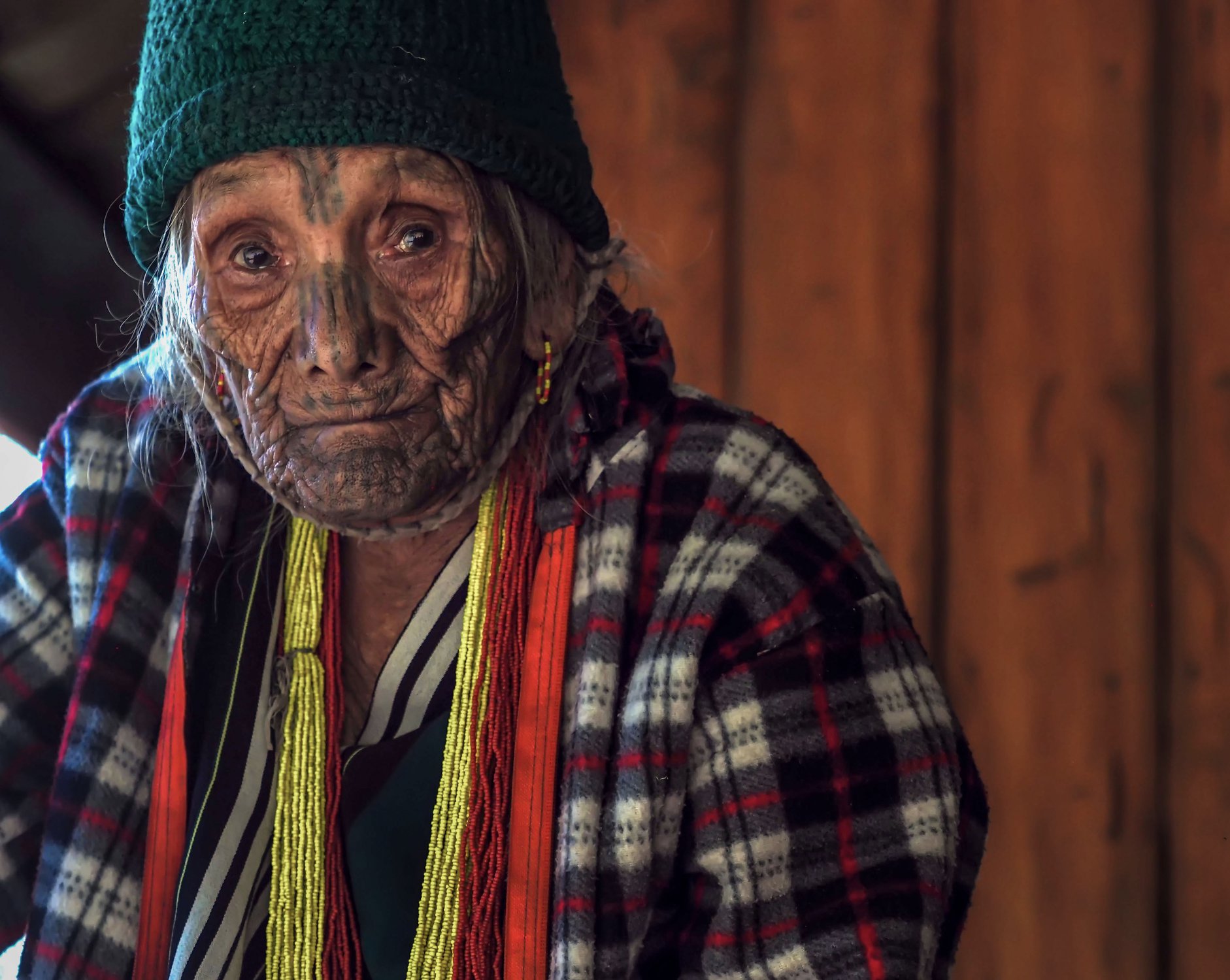 Пожилая женщина с традиционным тату, Мьянма, штат Чин