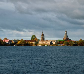 Никольская церковь и колокольня 18 века в Деревне Конецгорье.