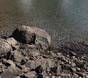 вода и камень