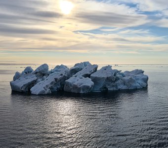 Айсберг в Северном Ледовитом океане