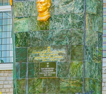 Памятник Герою Советского Союза Ольшанскому К. Ф., Курск