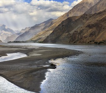 Разлив реки Пяндж, Таджикистан, Афганистан