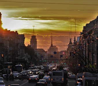 Невский проспект на закате солнца