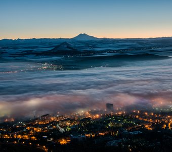 Вечерний Пятигорск,укрытый одеялом облаков.