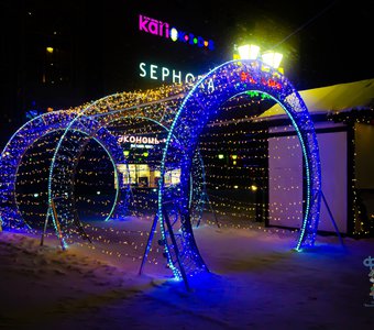 Новогодние украшения Театральной площади. Курск