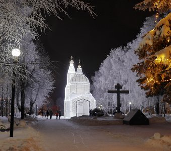 Рождественская инсталляция на месте Спасского собора. Шуя, Ивановская область.