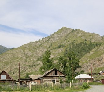 Деревня в горном Алтае, Чемальский тракт.